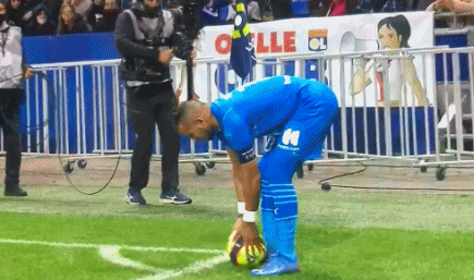 东体：申花主力赛季中后期身心疲劳，阵容一直是“明牌”状态