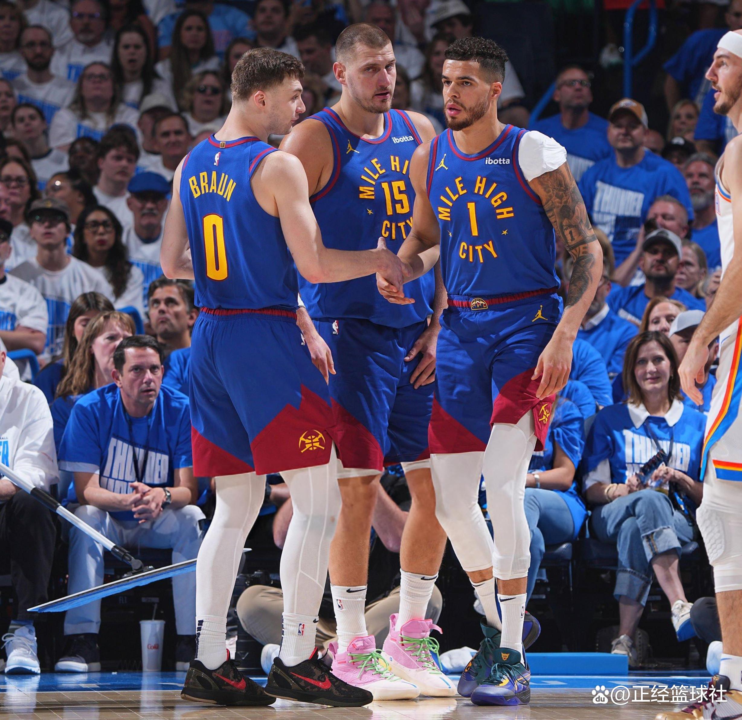 NBA：勇士主场狂胜灰熊 库里轰下45分（NBA：库里45分发飙，勇士主场大胜灰熊）