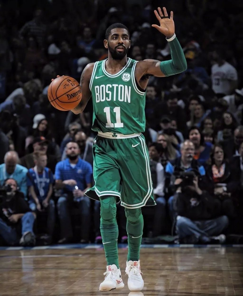 奥克兰vs惠灵顿凤凰首发：兰德尔领衔！布里默、埃泽在列（奥克兰战惠灵顿凤凰首发公布：兰德尔挂帅，布里默、埃泽入选）