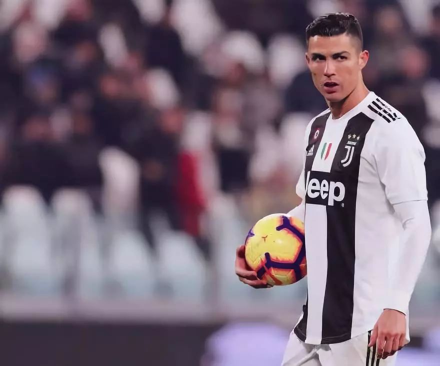 楚阿梅尼：我更喜欢踢6号位；阿隆索经常就后腰位置指导我（楚阿梅尼：更偏爱踢6号位，阿隆索常就后腰职责指点我）