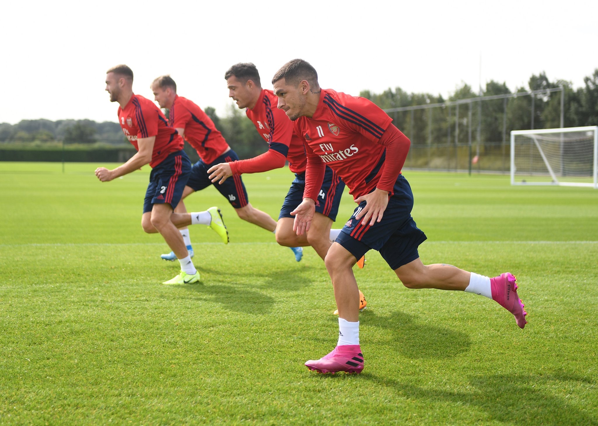 皇马本泽马梅开二度助球队获胜（本泽马双响助皇马全取三分）