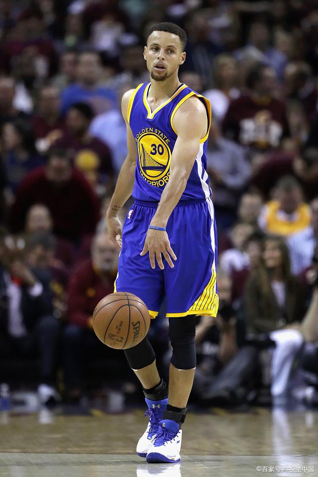 利物浦与桑德兰战平，萨拉赫替补登场未改劣势，桑德兰防守严密，最终以1比1告终。（利物浦1-1桑德兰：萨拉赫替补未能改写局势，桑德兰防线稳固）